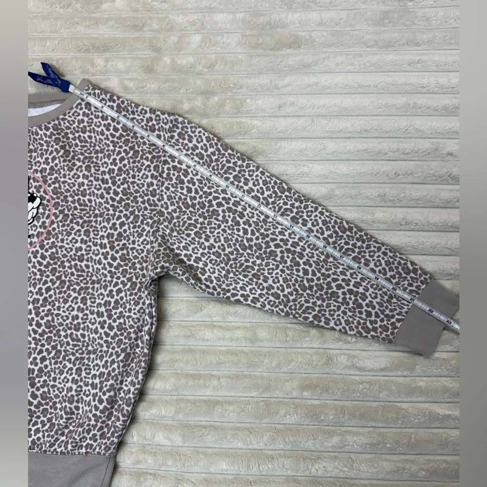 Buc-ees: Girls Leopard Print Pink Buc-ee Logo Sweatshirt, Size YL